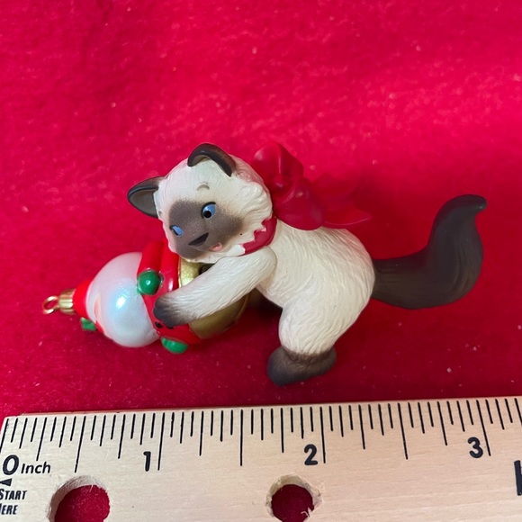 Mischievous Kitten Hallmark Ornament - Picture 4 of 5